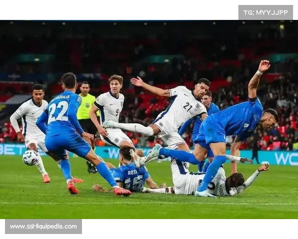 里尔vs马赛第80分钟，现场灯光故障致比赛暂停